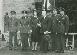 V Museu of Modern Art, zleva: K. Steinbach, A. Hess, Mrs. Whitney, Dr. Beneš, O. Španiel, K. Hron, 1943, 20. květen