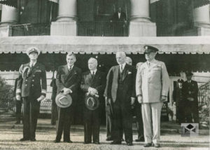 Prezident E. Beneš vítán před Bílým Domem, 1943, 12. květen