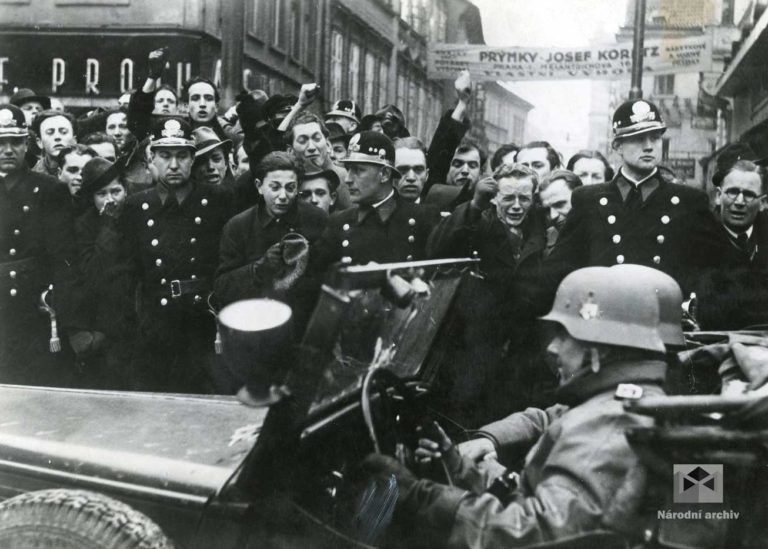 Příjezd okupačních vojsk do Prahy