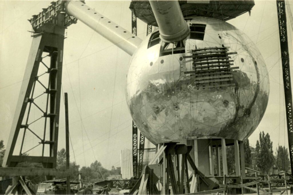 Stavba Atomia