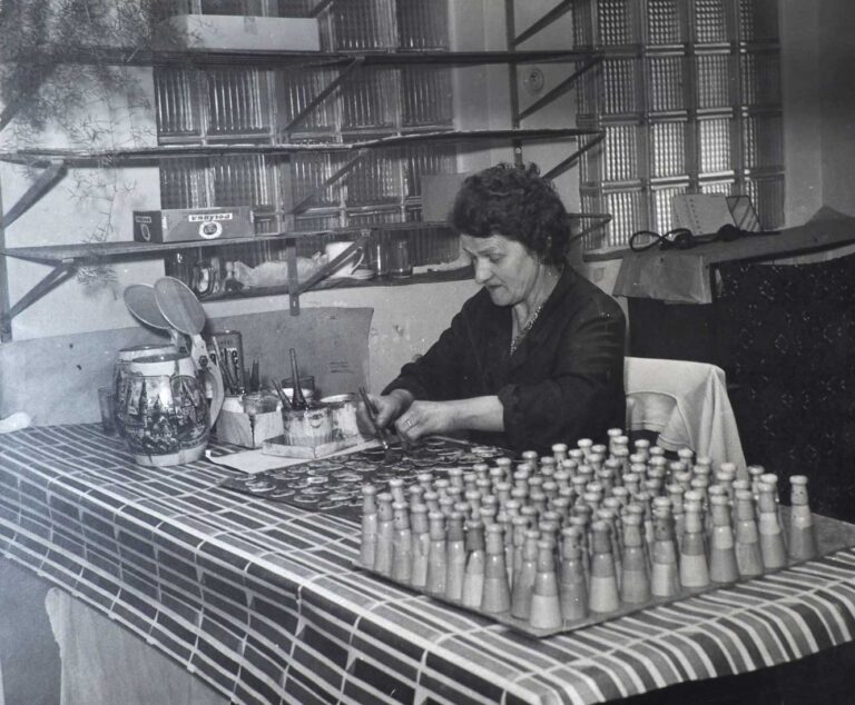 Výroba dárkových předmětů, [1960]–[1980], SOkA Domažlice, Chodovia, družstvo umělecké výroby Domažlice, inv. č. 168, fsn 25