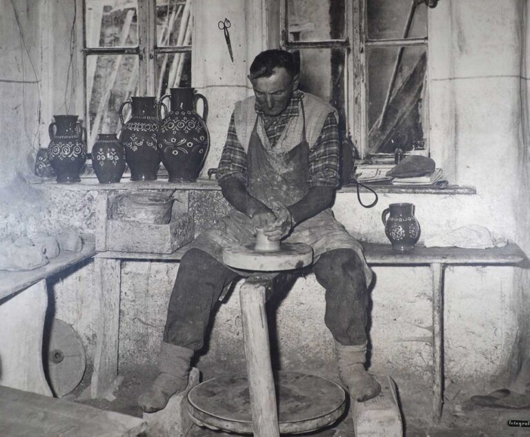 Výroba kolovečské keramiky, [1960]–[1980], SOkA Domažlice, Chodovia, družstvo umělecké výroby Domažlice, inv. č. 167, fsn 18