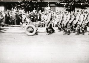 Přesun 1. československého armádního sboru centrem Prahy na přehlídku na Staroměstském náměstí.