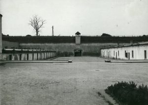 Malá pevnost po odchodu vězňů ve fotografiích poručíka J. Sachera.