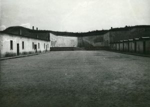 Malá pevnost po odchodu vězňů ve fotografiích poručíka J. Sachera.