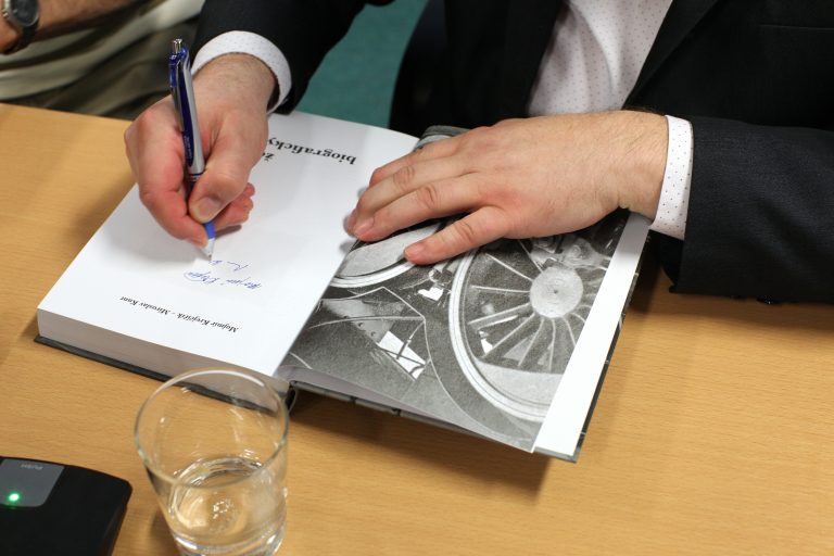 Český železniční biografický slovník představen v Národním archivu