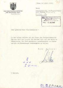 Měsíční situační zpráva náměstka pražského primátora J. Pfitznera za období od 1. 4. do 30. 6. 1942 obsahující mj. vyjádření lítosti nad úmrtím R. Heydricha a odsouzení atentátu, zaslaná státnímu tajemníkovi K. H. Frankovi (s průvodním dopisem z 1. 7. 1942).