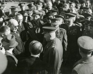 Fotografie z krátké pracovní návštěvy maršála I. S. Koněva v Praze.