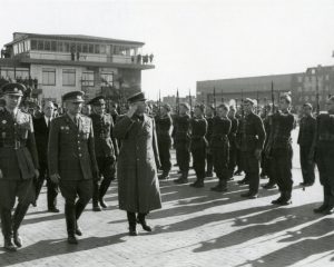 Fotografie z krátké pracovní návštěvy maršála I. S. Koněva v Praze.