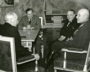 Fotografie z krátké pracovní návštěvy maršála I. S. Koněva v Praze.