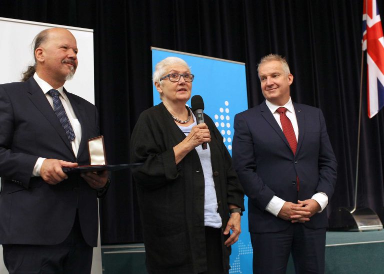 11 osobností získalo medaile Za zásluhy o české archivnictví