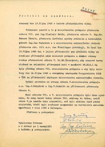 Protokol o příkazu předsedy vlády Z. Fierlingera přednostovi V. odboru Ministerstva průmyslu E. Černíkovi předat uranové barvy z Příbrami zástupcům Torgpredstva SSSR.