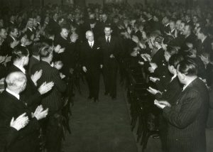 Předseda SOPV V. Široký uvádí prezidenta republiky E. Beneše na sjezd.