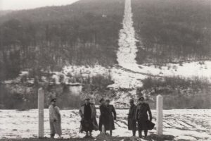 Vytyčování nové československo-sovětské státní hranice.