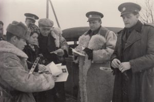 Vytyčování nové československo-sovětské státní hranice.