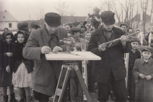 Vytyčování nové československo-sovětské státní hranice.