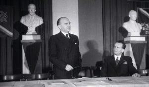 Fotografie ze sjezdu zastupitelstva ČSNS v Obecním domě v Praze, na kterém byl přijat akční program strany.